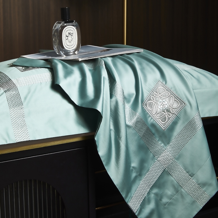 91家纺网 家纺一手货源 找家纺 爱情故事 2025新款居家140支轻奢贡缎长绒棉刺绣四件套 初若-绿