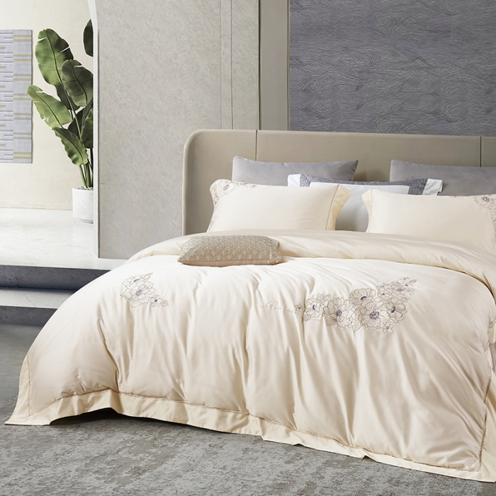 91家纺网 家纺一手货源 找家纺 爱情故事 2025新款居家140支轻奢贡缎长绒棉刺绣四件套 初夏（米白）