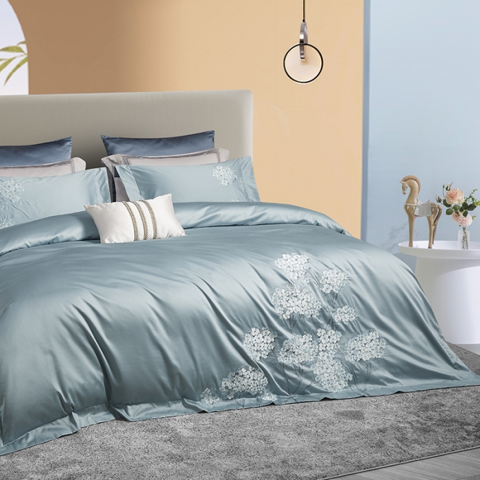 91家纺网 家纺一手货源 找家纺 爱情故事 2025新款居家140支轻奢贡缎长绒棉刺绣四件套 满园-蓝