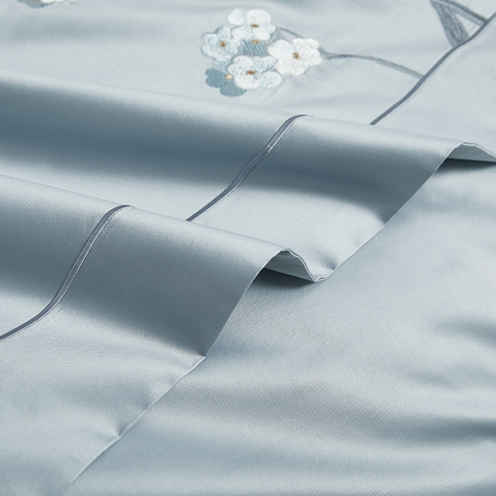 91家纺网 家纺一手货源 找家纺 爱情故事 2025新款居家140支轻奢贡缎长绒棉刺绣四件套 满园-蓝