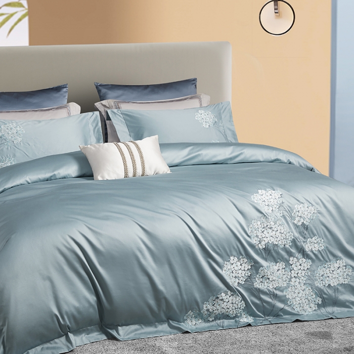 91家纺网 家纺一手货源 找家纺 爱情故事 2025新款居家140支轻奢贡缎长绒棉刺绣四件套 满园-蓝