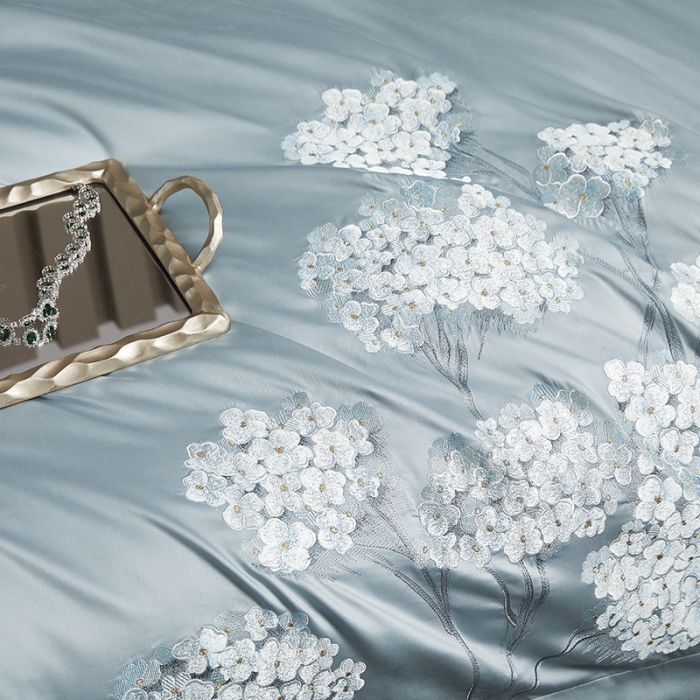 91家纺网 家纺一手货源 找家纺 爱情故事 2025新款居家140支轻奢贡缎长绒棉刺绣四件套 满园-蓝