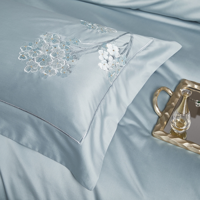 91家纺网 家纺一手货源 找家纺 爱情故事 2025新款居家140支轻奢贡缎长绒棉刺绣四件套 满园-蓝