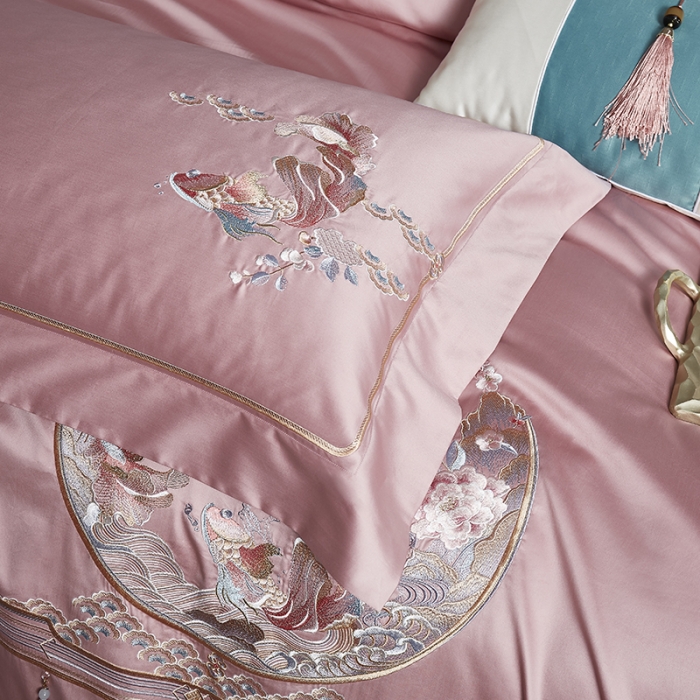 91家纺网 家纺一手货源 找家纺 爱情故事 2025新款居家140支轻奢贡缎长绒棉刺绣四件套 余生-豆沙