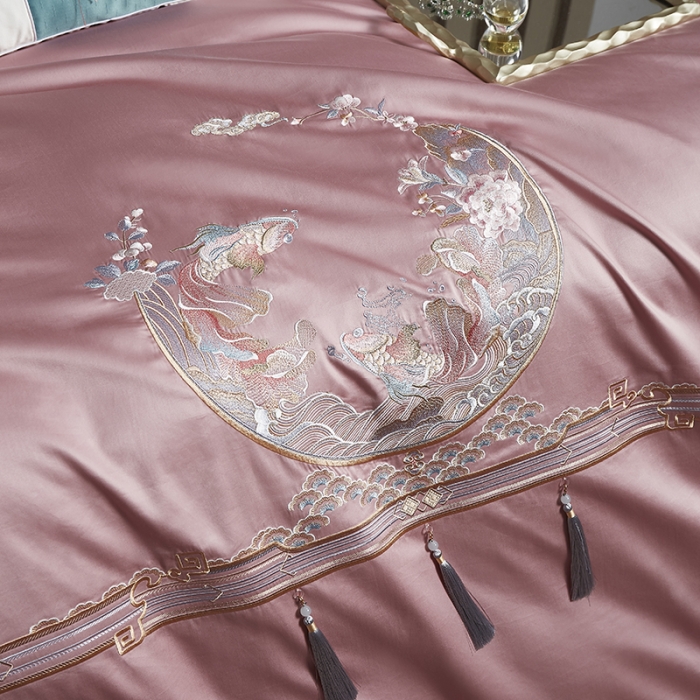 91家纺网 家纺一手货源 找家纺 爱情故事 2025新款居家140支轻奢贡缎长绒棉刺绣四件套 余生-豆沙