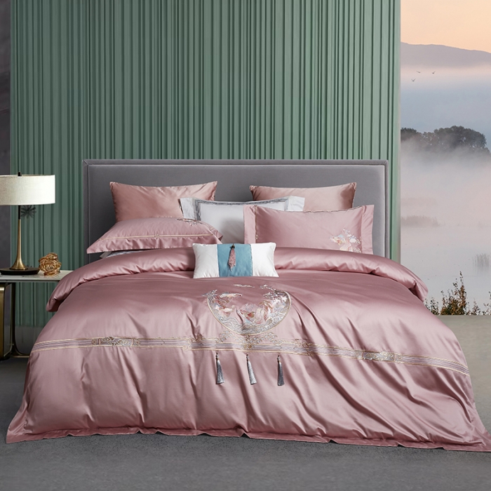 91家纺网 家纺一手货源 找家纺 爱情故事 2025新款居家140支轻奢贡缎长绒棉刺绣四件套 余生-豆沙