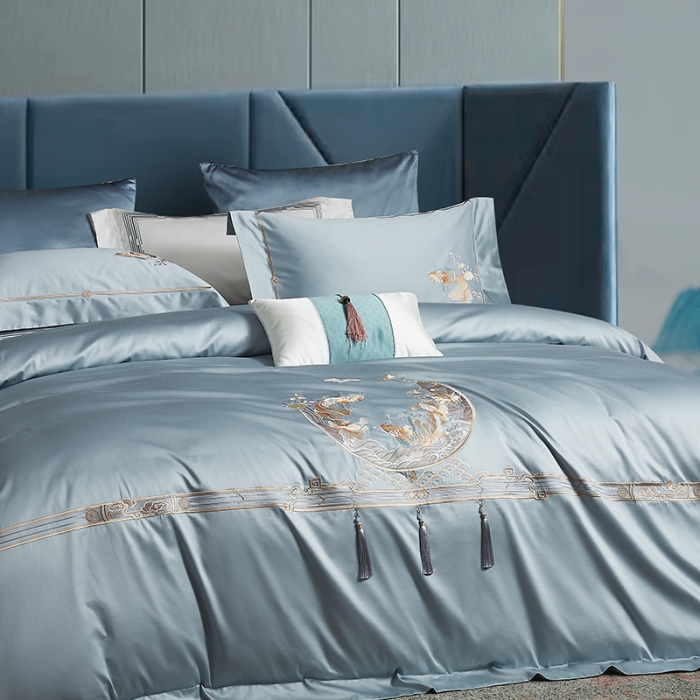 91家纺网 家纺一手货源 找家纺 爱情故事 2025新款居家140支轻奢贡缎长绒棉刺绣四件套 余生-蓝