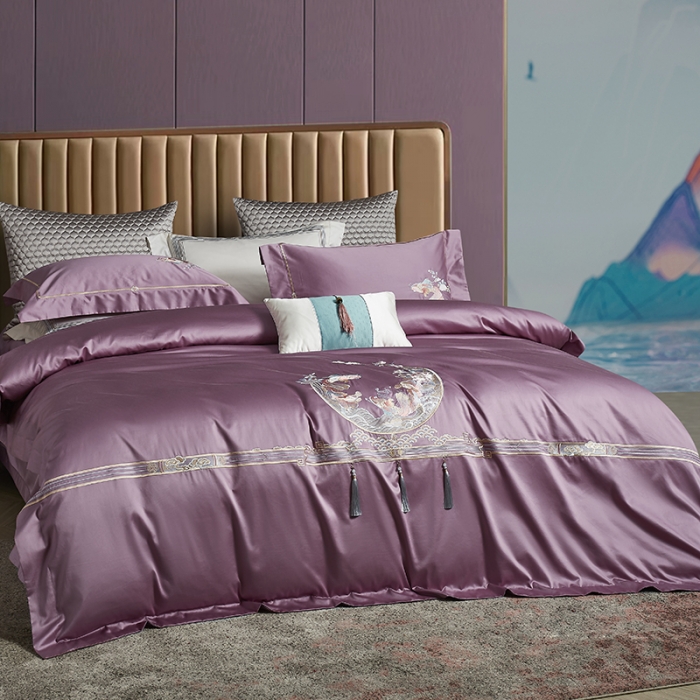 91家纺网 家纺一手货源 找家纺 爱情故事 2025新款居家140支轻奢贡缎长绒棉刺绣四件套 余生-深紫