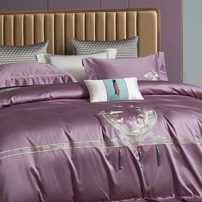 91家纺网 家纺一手货源 找家纺 爱情故事 2025新款居家140支轻奢贡缎长绒棉刺绣四件套 余生-深紫