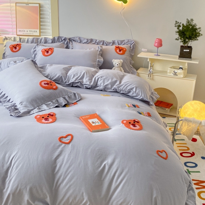 91家纺网 家纺一手货源 找家纺 AB家纺 2023新款韩版水洗棉毛巾绣四件套-爱心熊 爱心熊-紫灰