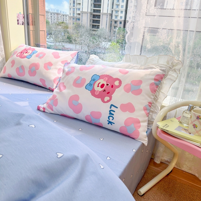 91家纺网 家纺一手货源 找家纺 沐辰 2023新款13372全棉印花四件套-萌趣系列 豹纹小熊粉