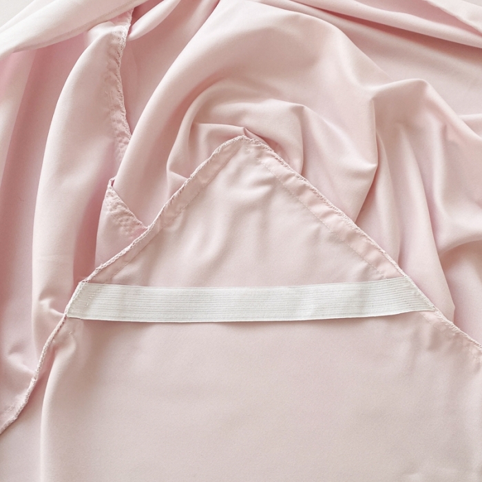 91家纺网 家纺一手货源 找家纺 极梦 2025新款纯色水洗棉磨毛单床裙三件套床垫保护套 淡浅粉