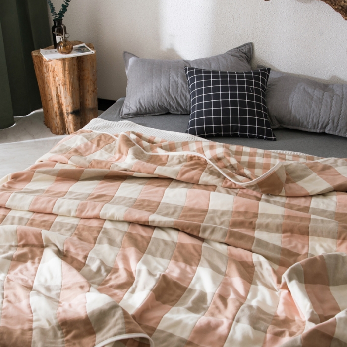 91家纺网 家纺一手货源 找家纺 朴尔 2023新款全尺寸经典六层纱布全棉毛巾被系列 日式大格-粉