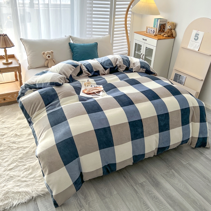 91家纺网 家纺一手货源 找家纺 爱上家居 2023新款牛奶绒保暖单被套 蓝格