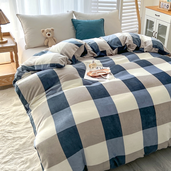 91家纺网 家纺一手货源 找家纺 爱上家居 2023新款牛奶绒保暖单被套 蓝格