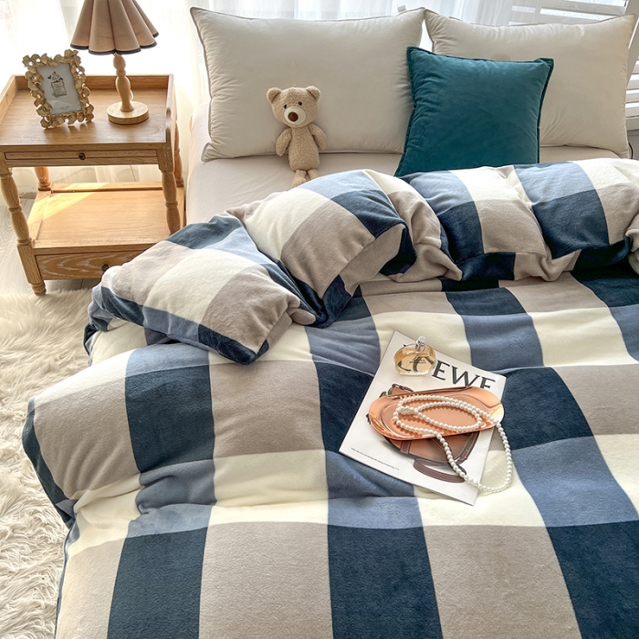 91家纺网 家纺一手货源 找家纺 爱上家居 2023新款牛奶绒保暖单被套 蓝格