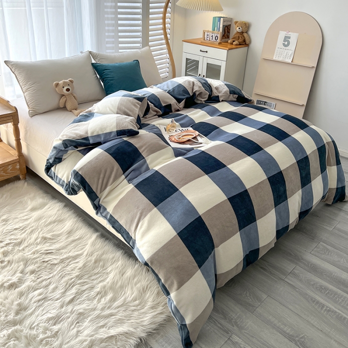 91家纺网 家纺一手货源 找家纺 爱上家居 2023新款牛奶绒保暖单被套 蓝格