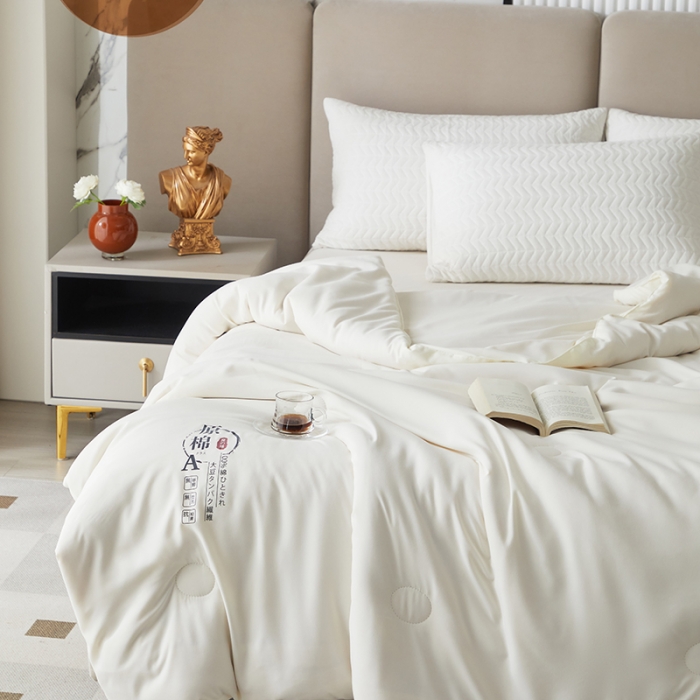 91家纺网 家纺一手货源 找家纺 爱宝被业 2025新款亲肤棉被被子被芯系列 米白