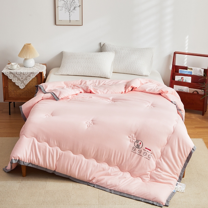 91家纺网 家纺一手货源 找家纺 爱宝被业 2025新款原棉泡泡纱被被子被芯系列 粉色