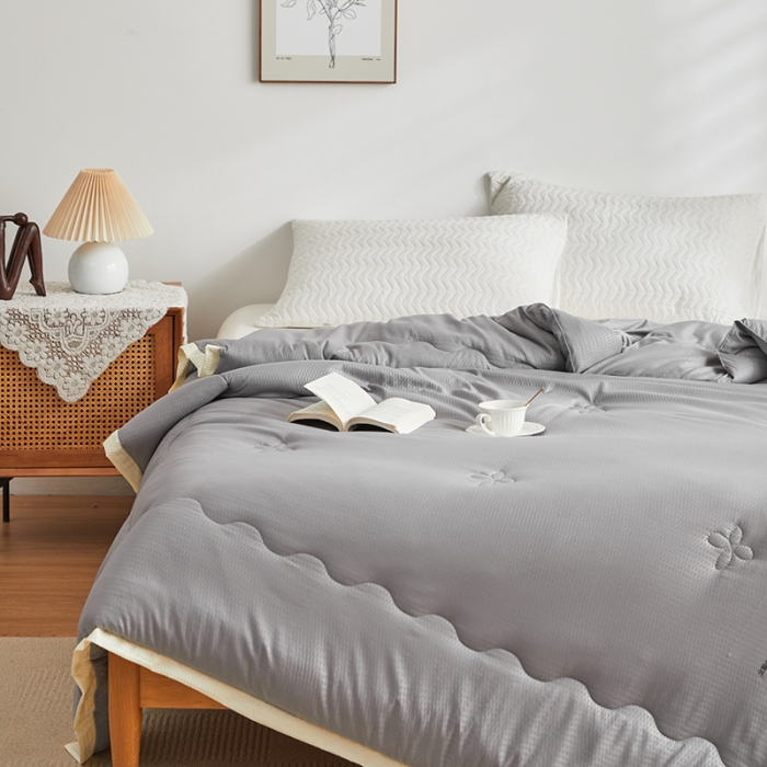 91家纺网 家纺一手货源 找家纺 爱宝被业 2025新款原棉泡泡纱被被子被芯系列 灰