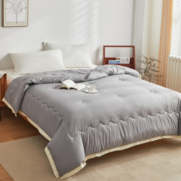 91家纺网 家纺一手货源 找家纺 爱宝被业 2025新款原棉泡泡纱被被子被芯系列 灰