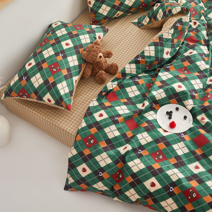 91家纺网 家纺一手货源 找家纺 绫韵家纺 2023新款全棉13772ins小清新印花纯棉四件套 菱格熊