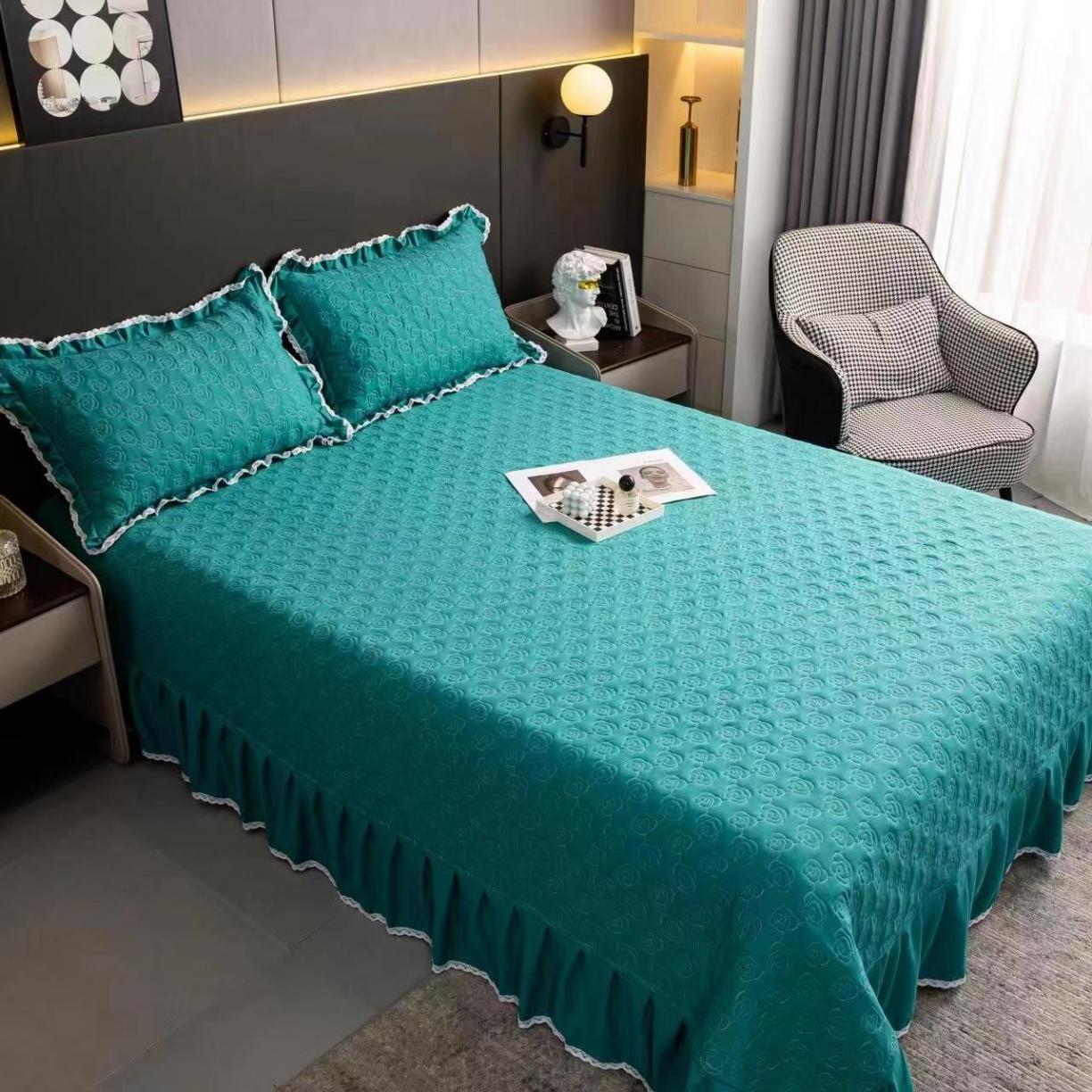 91家纺网 家纺一手货源 找家纺 （总）希朵家纺 2023新款夹棉纯色简约床盖床裙三件套