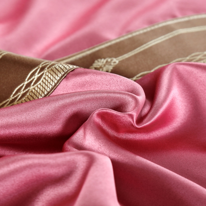 91家纺网 家纺一手货源 找家纺 莉人坊 2023新款贵妃缎织带 香水伊人 贵妃缎红色 香水伊人床罩