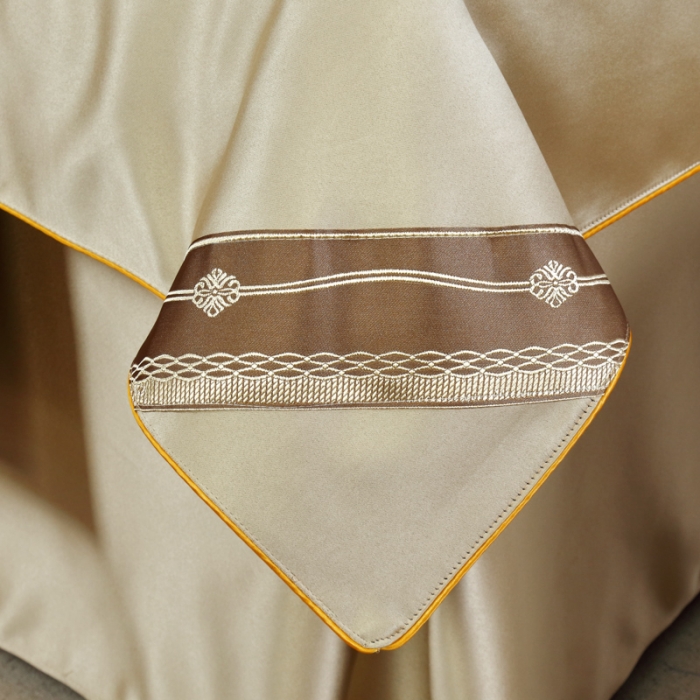 91家纺网 家纺一手货源 找家纺 莉人坊 2023新款贵妃缎织带 香水伊人 贵妃缎米黄 香水伊人床罩