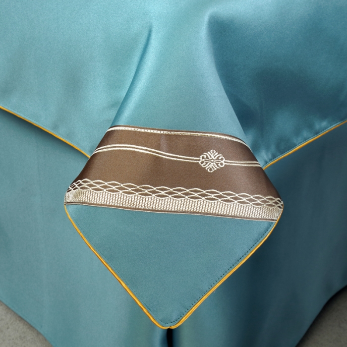 91家纺网 家纺一手货源 找家纺 莉人坊 2023新款贵妃缎织带 香水伊人 贵妃缎浅蓝 香水伊人床罩