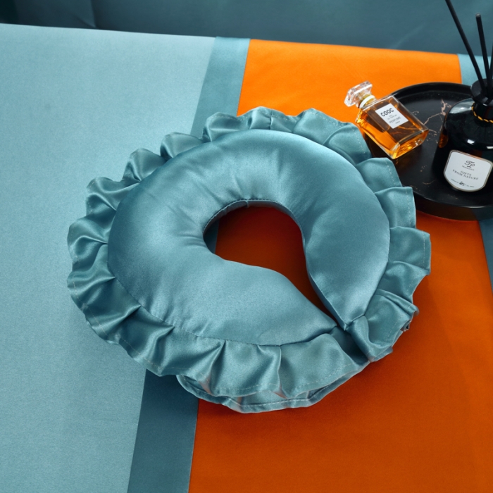 91家纺网 家纺一手货源 找家纺 莉人坊 2023新款贵妃缎织带 香水伊人 贵妃缎浅蓝 香水伊人床罩