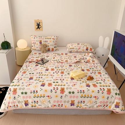 91家纺网 家纺一手货源 找家纺 星期八 2023新款卡通针织棉大豆夏被 丛林小熊