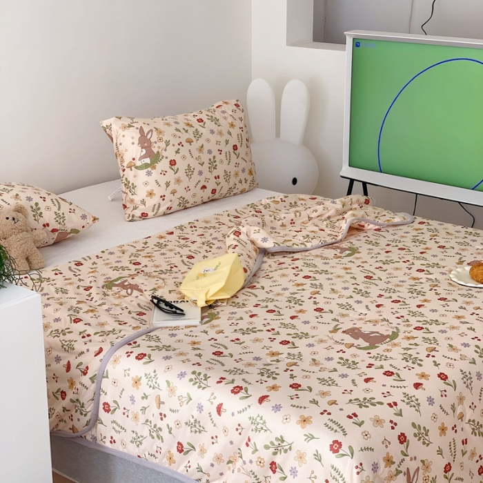 91家纺网 家纺一手货源 找家纺 星期八 2023新款卡通针织棉大豆夏被 丛林兔