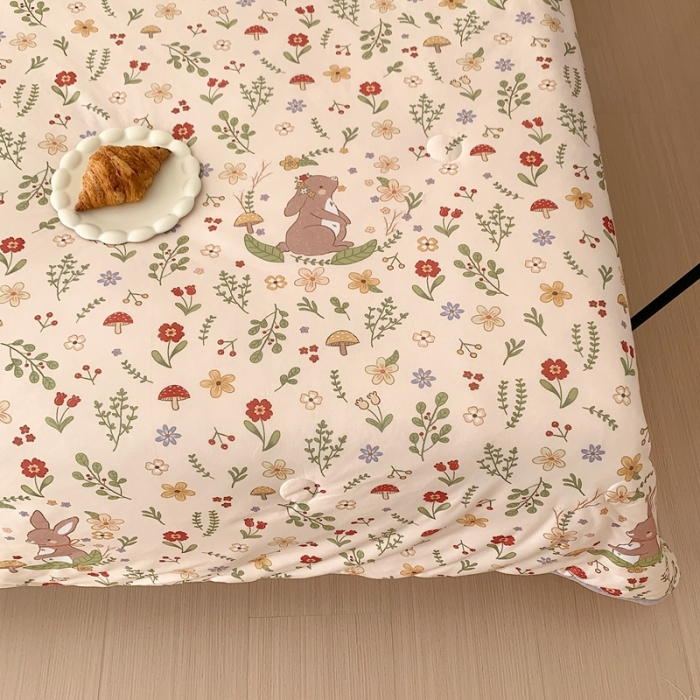 91家纺网 家纺一手货源 找家纺 星期八 2023新款卡通针织棉大豆夏被 丛林兔