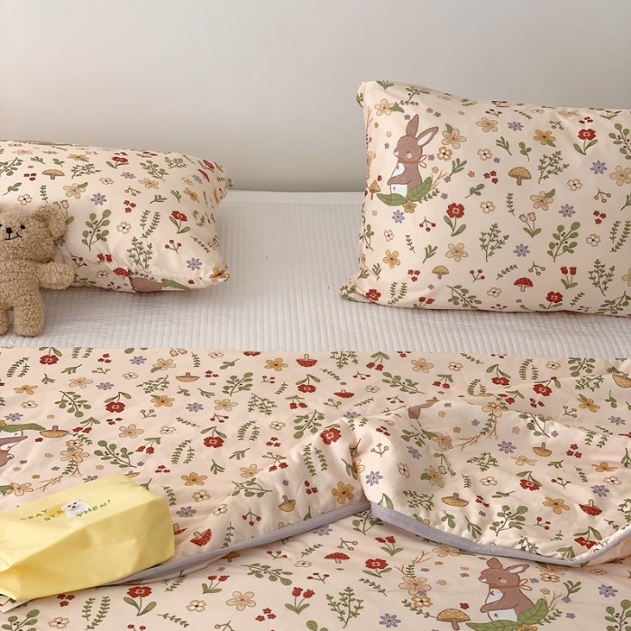 91家纺网 家纺一手货源 找家纺 星期八 2023新款卡通针织棉大豆夏被 丛林兔