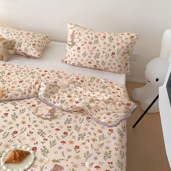 91家纺网 家纺一手货源 找家纺 星期八 2023新款卡通针织棉大豆夏被 丛林兔