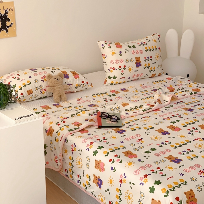 91家纺网 家纺一手货源 找家纺 星期八 2023新款卡通针织棉大豆夏被 丛林小熊