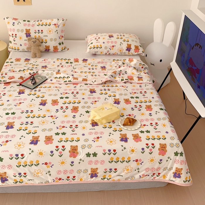 91家纺网 家纺一手货源 找家纺 星期八 2023新款卡通针织棉大豆夏被 丛林小熊