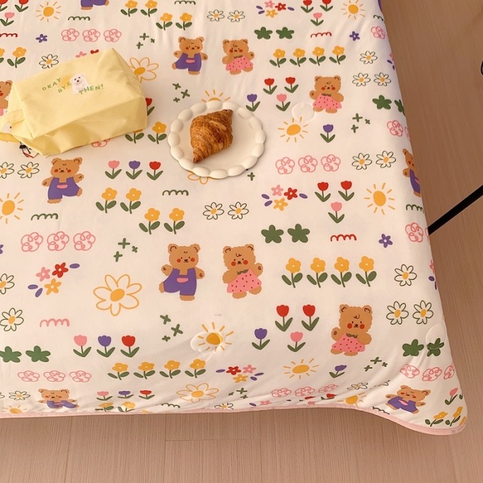 91家纺网 家纺一手货源 找家纺 星期八 2023新款卡通针织棉大豆夏被 丛林小熊