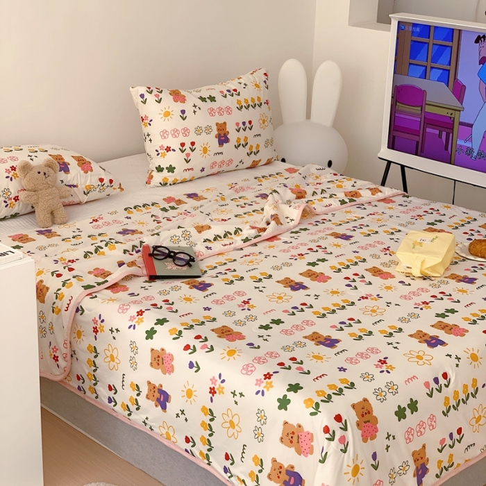 91家纺网 家纺一手货源 找家纺 星期八 2023新款卡通针织棉大豆夏被 丛林小熊