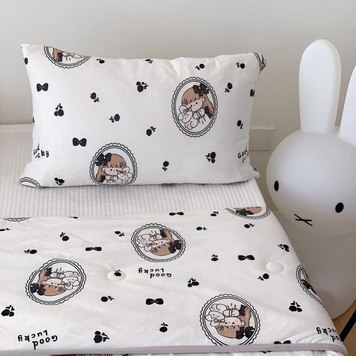 91家纺网 家纺一手货源 找家纺 星期八 2023新款卡通针织棉大豆夏被 蝴蝶结女孩