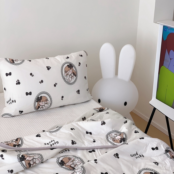 91家纺网 家纺一手货源 找家纺 星期八 2023新款卡通针织棉大豆夏被 蝴蝶结女孩