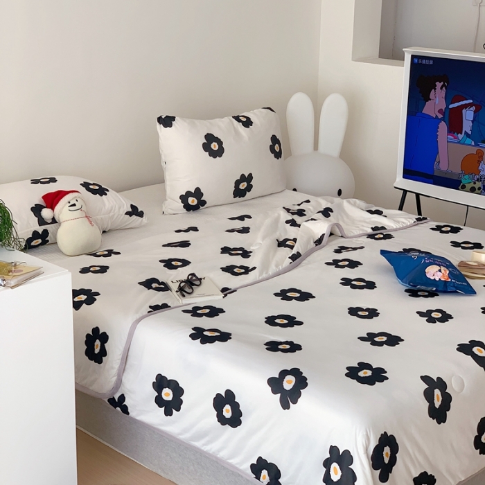 91家纺网 家纺一手货源 找家纺 星期八 2023新款卡通针织棉大豆夏被 简色花