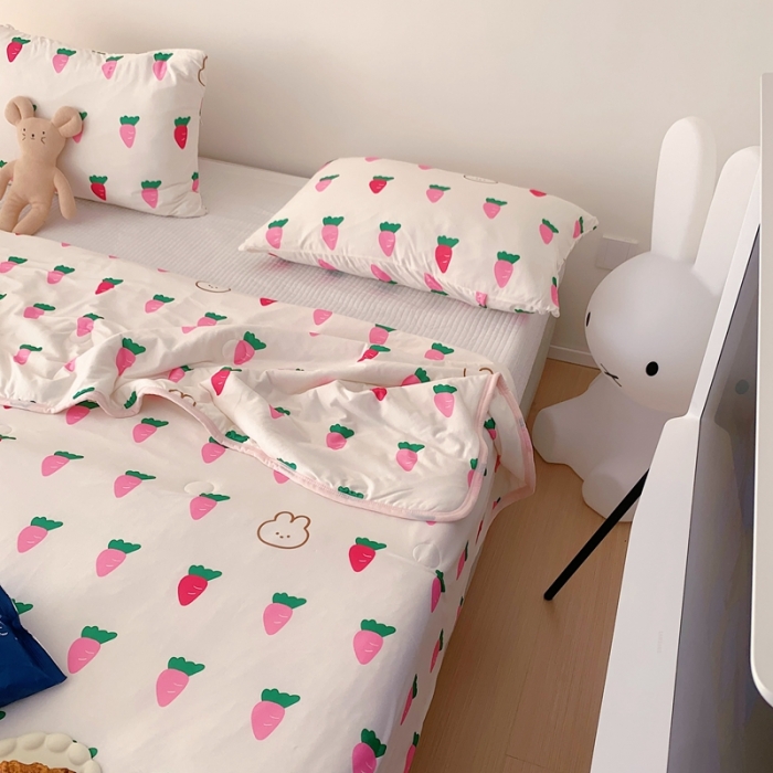 91家纺网 家纺一手货源 找家纺 星期八 2023新款卡通针织棉大豆夏被 萝卜兔