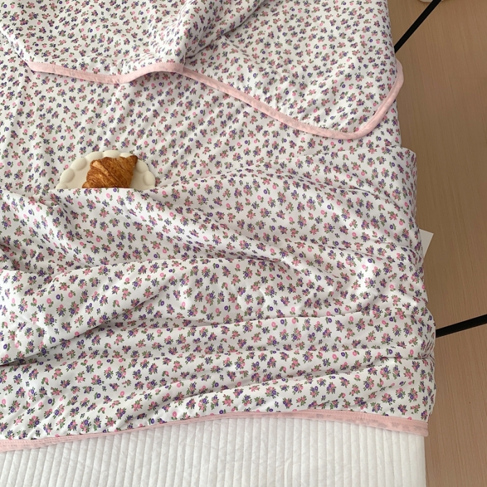 91家纺网 家纺一手货源 找家纺 星期八 2023新款卡通针织棉大豆夏被 漫茵