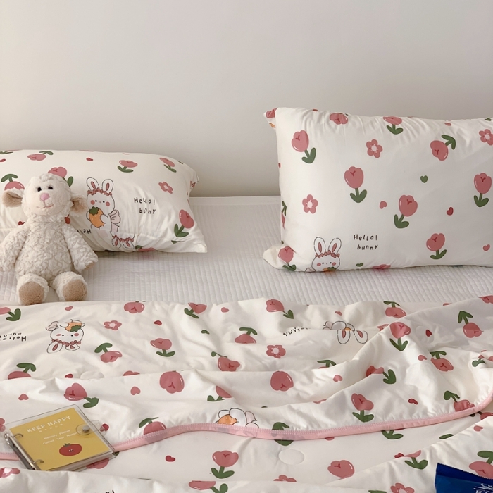 91家纺网 家纺一手货源 找家纺 星期八 2023新款卡通针织棉大豆夏被 玫瑰兔
