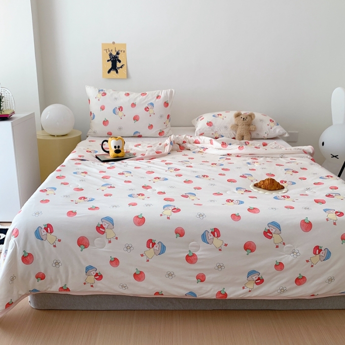 91家纺网 家纺一手货源 找家纺 星期八 2023新款卡通针织棉大豆夏被 苹果女孩