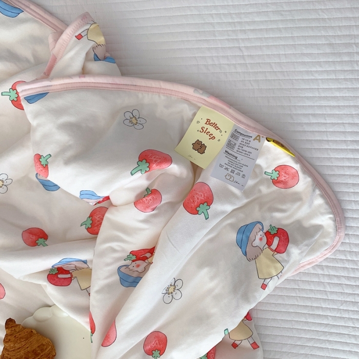 91家纺网 家纺一手货源 找家纺 星期八 2023新款卡通针织棉大豆夏被 苹果女孩