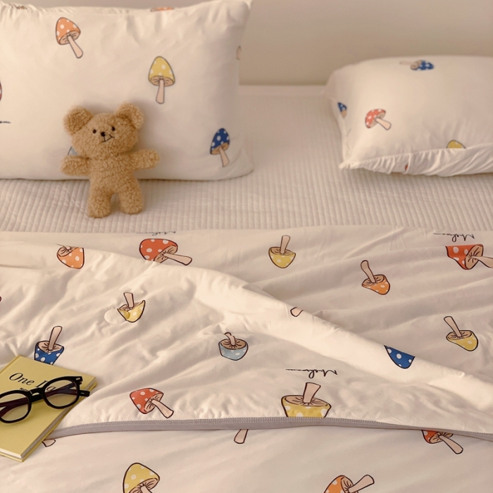 91家纺网 家纺一手货源 找家纺 星期八 2023新款卡通针织棉大豆夏被 七彩蘑菇