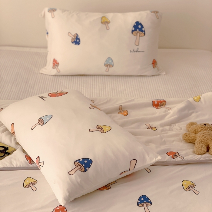 91家纺网 家纺一手货源 找家纺 星期八 2023新款卡通针织棉大豆夏被 七彩蘑菇